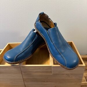 Born Women’s Size 7 Blue Leather Comfort Slip-On Shoes